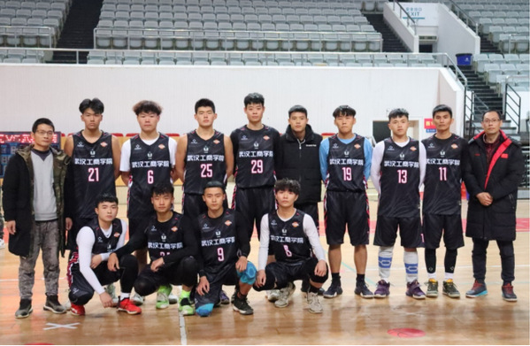 武汉工商学院篮球队在湖北省大学生篮球联赛中勇创佳绩